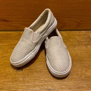 women’s size 6 Soda light gray slip on shoes